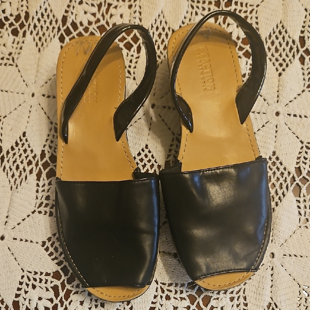 Reaction Kenneth Cole Black and Tan Sandals with Slingback Strap